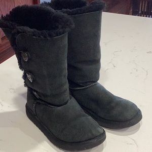 Uggs. Bailey 3 button Black
